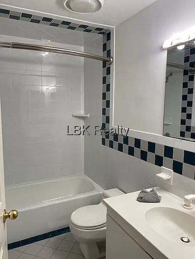 Studio, 1.0 bath, $2,300 — Photo 4