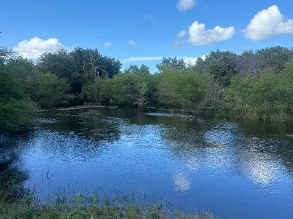 425 Metz Rd, Goliad, TX 77963