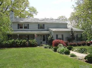 10 Hillcrest Pl, Mount Sinai, NY 11766