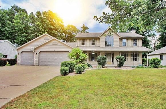 1st image of 2837 Parkwood Dr