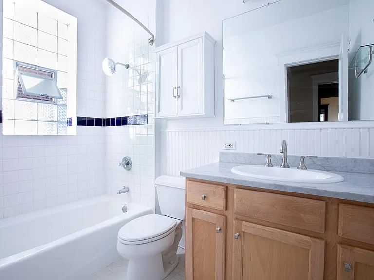 1409 W Belle Plaine Ave #1W — Photo 4