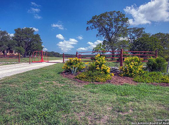 2nd image of 303 Doehne Oaks