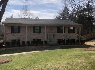 2380 Sedgemont Dr, Winston Salem, NC 27103