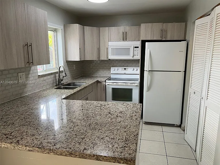 6975 NW 173rd Dr #2007 — Photo 3