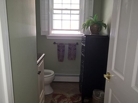 5th image of 33 Britney Dr