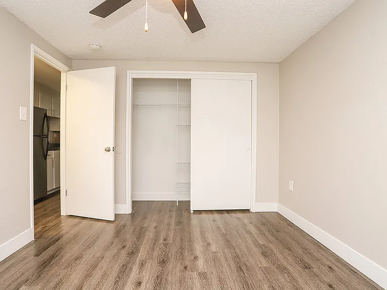 South Washington St Apts — Photo 37