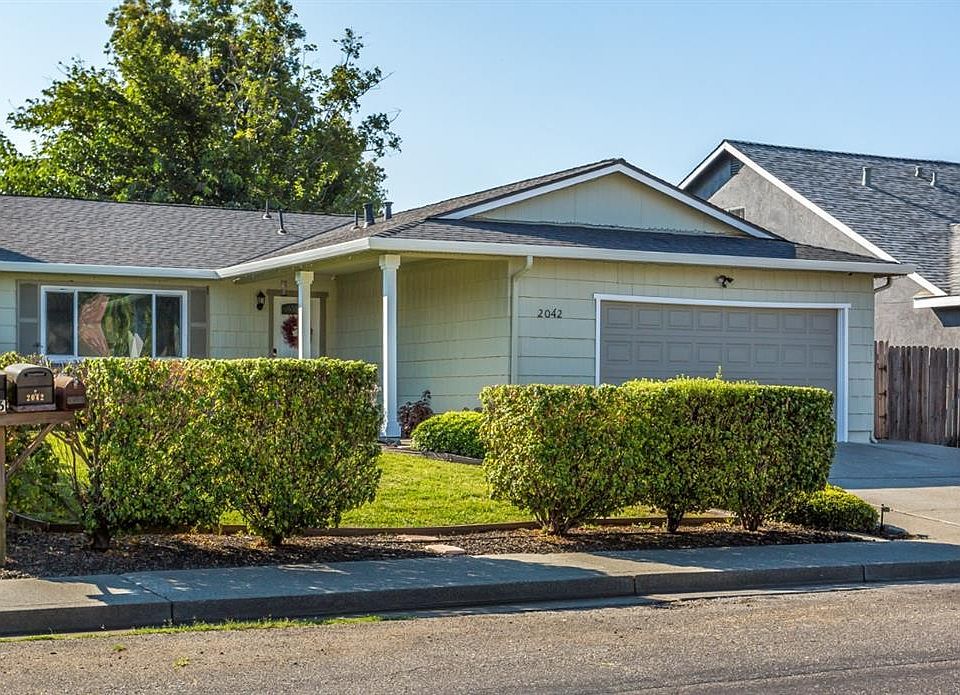 1st image of 2042 Davis Dr