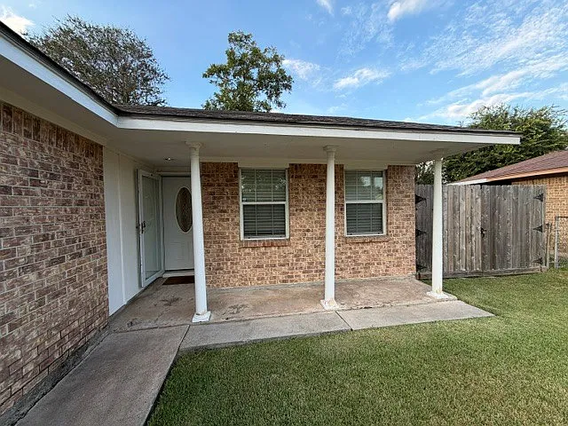 3 bed, 1.5 bath, 1159 sqft, $1,850 — Photo 2