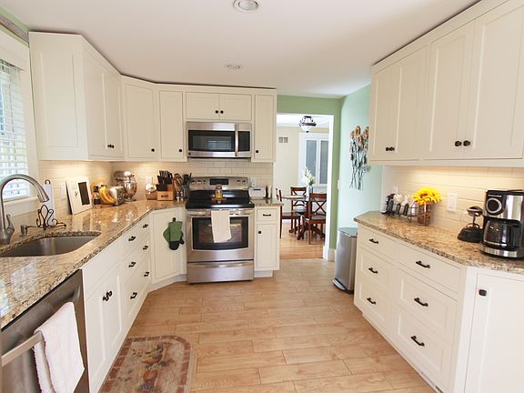 3rd image of 17 Francis Ave