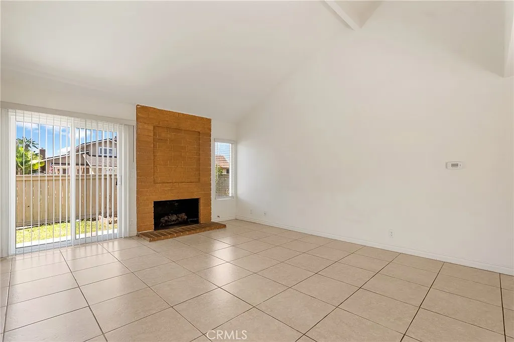 3 bed, 1545 sqft, $4,950 — Photo 4