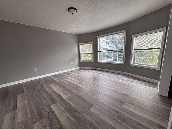 3rd image of 718 S Yakima Ave #3