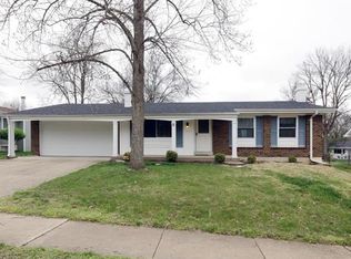 577 Goldwood Dr, Ballwin, MO