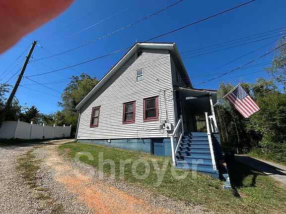 Side of the house and driveway