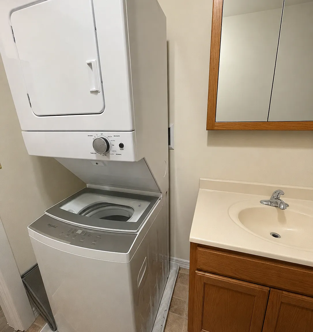 2 bed, 1100 sqft, $1,425 — Photo 1