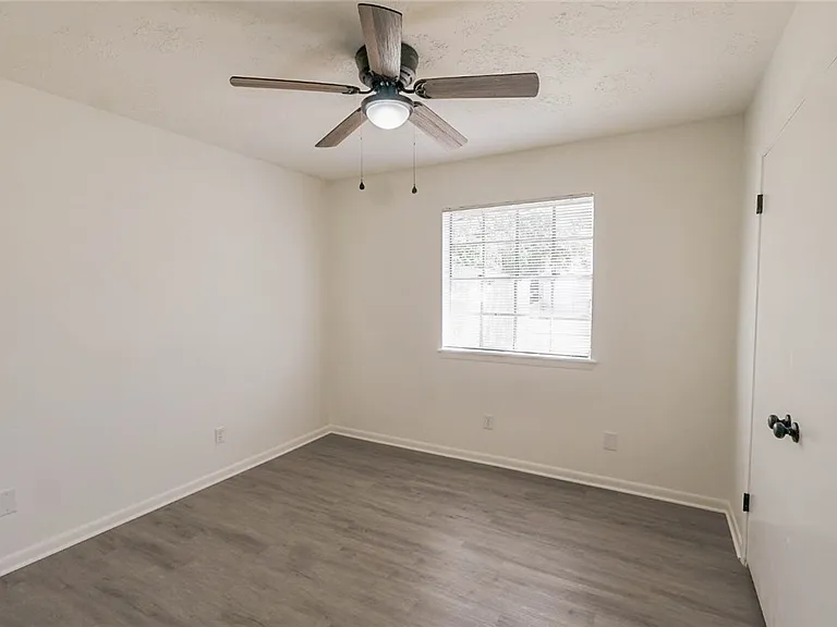 1202 Airline Dr — Photo 10