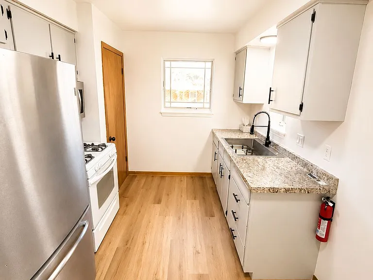 1641 Fairview Ave — Photo 11