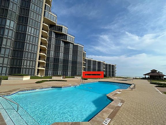 4th image of 334 Padre Blvd #106