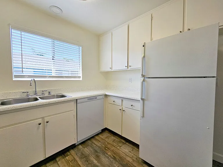 Raymond Ritz Apartments — Photo 24