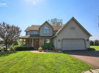 4237 Crystal Cove Ct, Linden, MI 48451