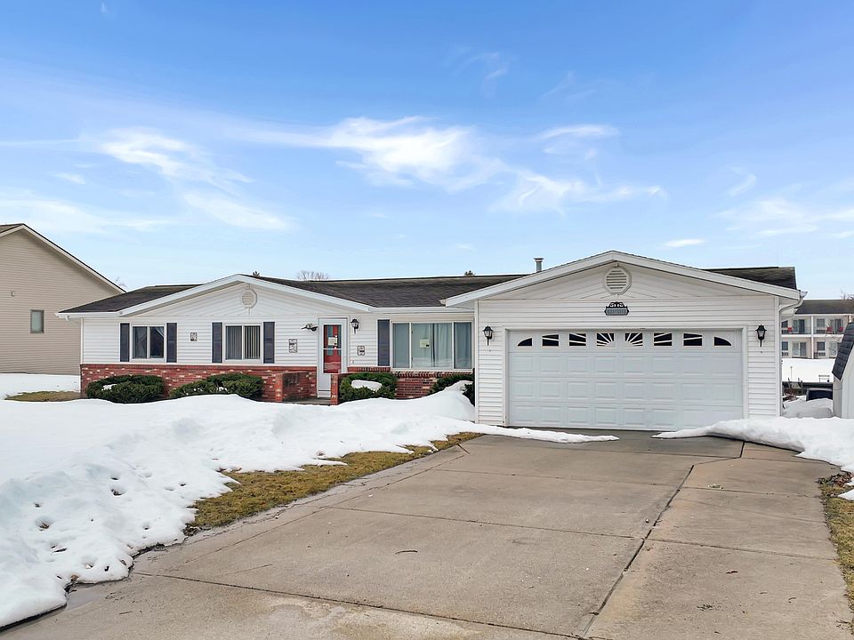 1st image of 216 Riverside Dr