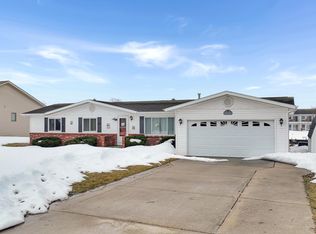 216 Riverside Dr, Cheboygan, MI 49721