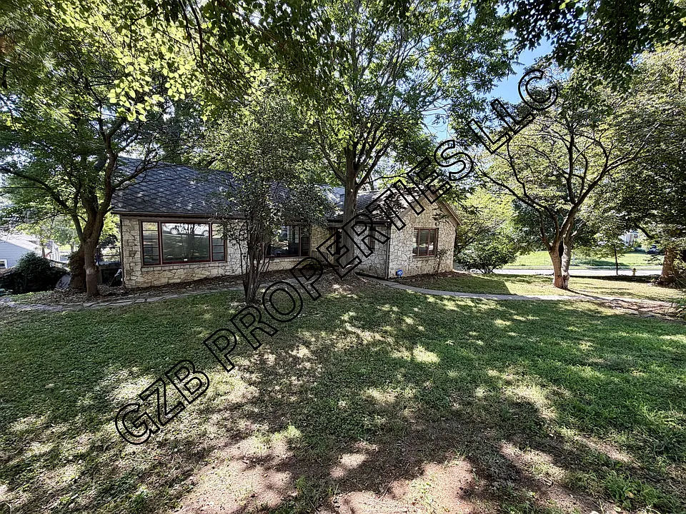 3101 N 49th Ave
