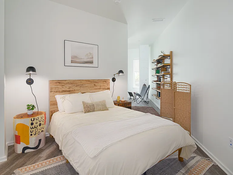 River House Apartments — Photo 8