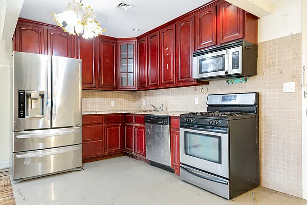 Sold by Compass | media 6