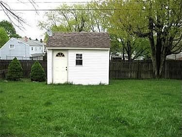 3rd image of 2325 Larchdale Dr