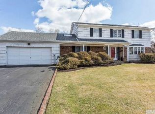 122 Harrison St, Lawrence, NY 11559