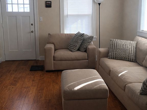 4th image of 821 Diamond Ave NE