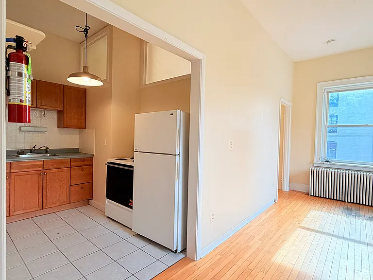 111 College St #4C — Photo 7