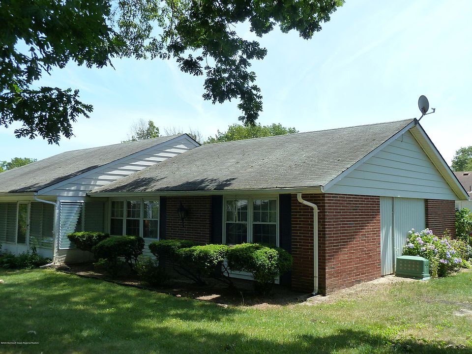 1st image of 537D Dartmoor Ct #1004