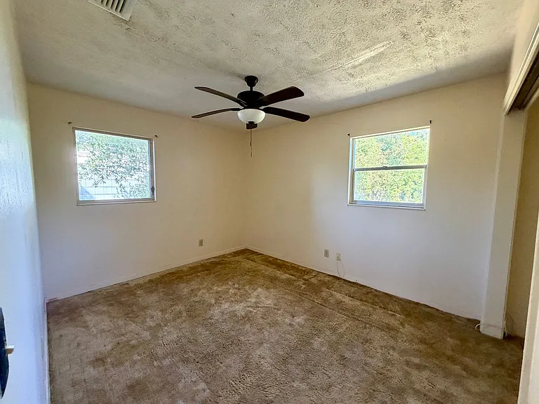 2224 Edgewood Dr — Photo 4