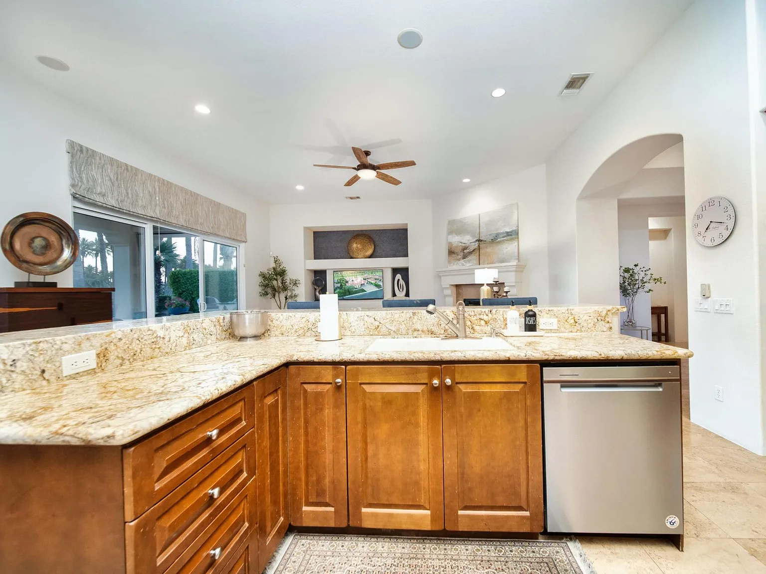 3 bed, 2987 sqft, $7,999 — Photo 2