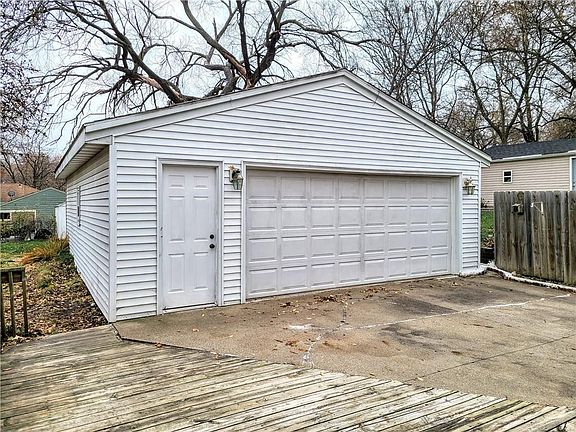 4th image of 204 Hughes Ave