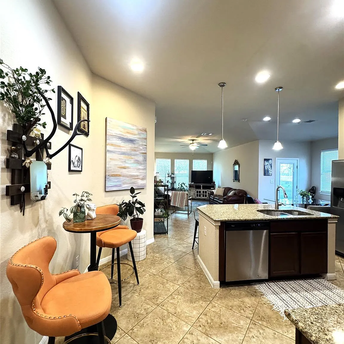 3 bed, 2.0 bath, 1508 sqft, $2,400 — Photo 2