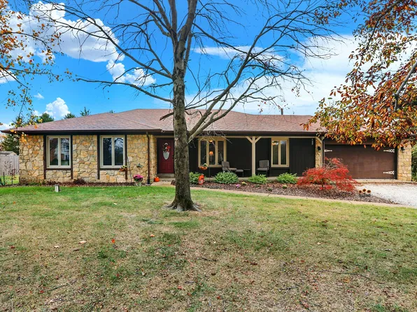 7493 W Ivy Ct, New Palestine, IN 46163