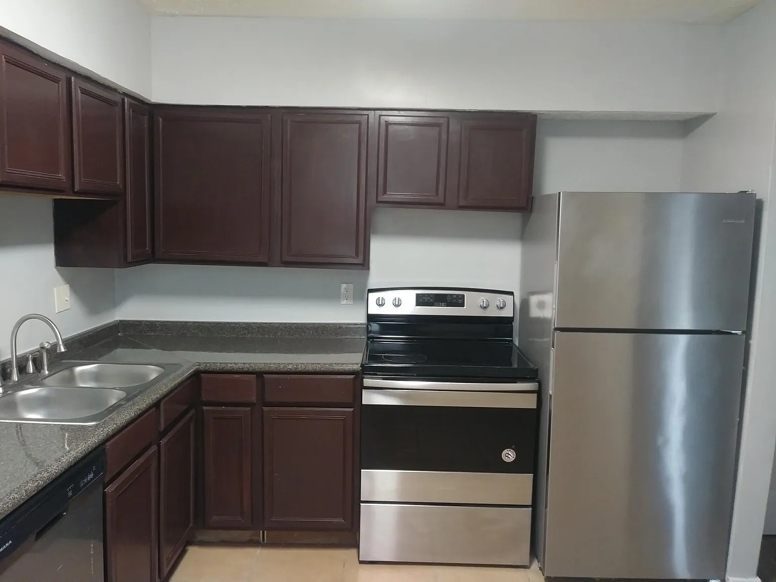 2 bed, 1200 sqft, $1,350 — Photo 2