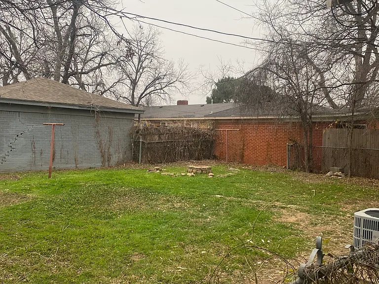 1617 W Avenue M — Photo 23