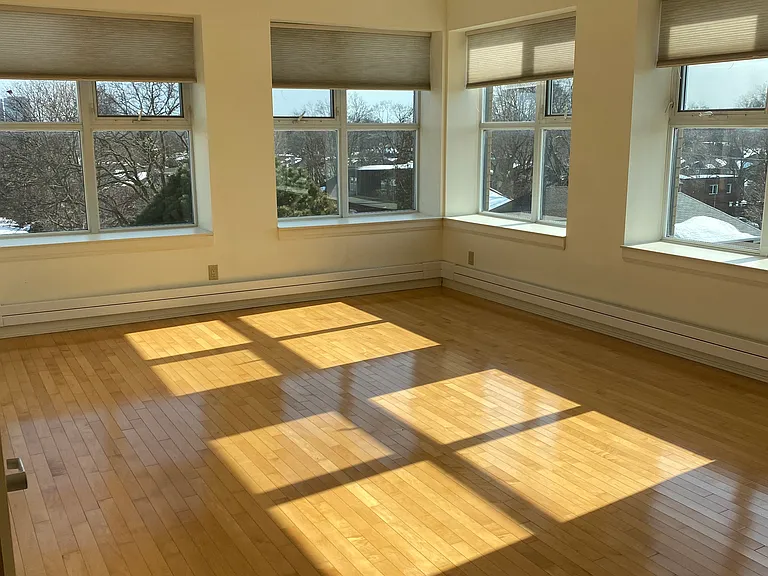 1425 Bayview Ave — Photo 33