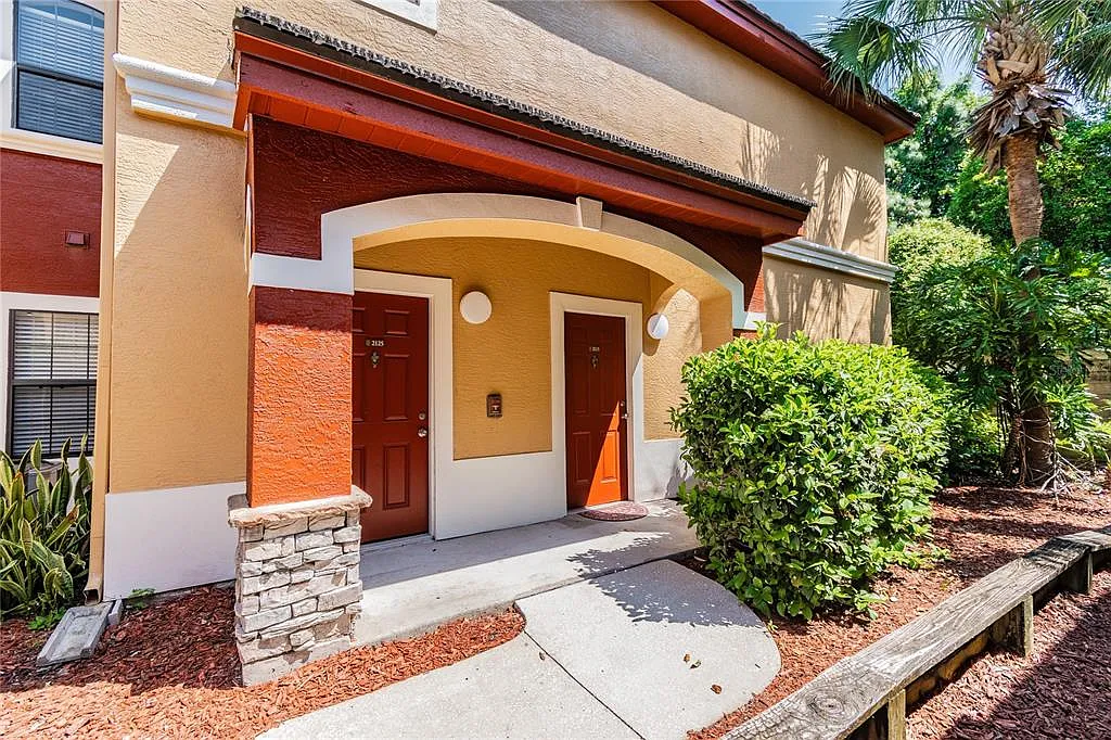 3 bed, 2.0 bath, 1510 sqft, $2,399 — Photo 3