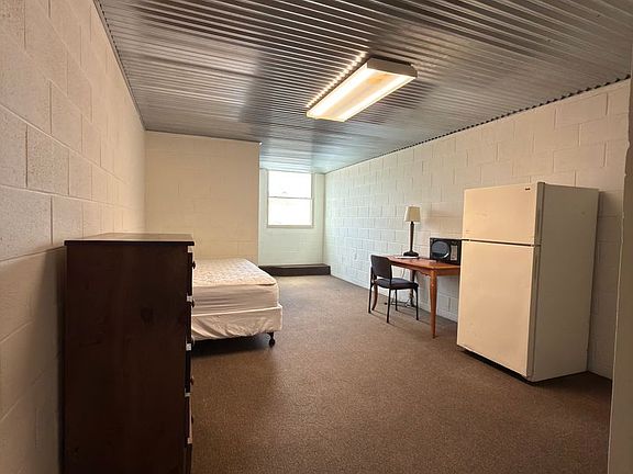 3rd image of 1002 N Pine St #14N