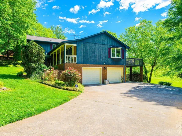 2194 Cedar Rock Estate Dr, Lenoir, NC 28645