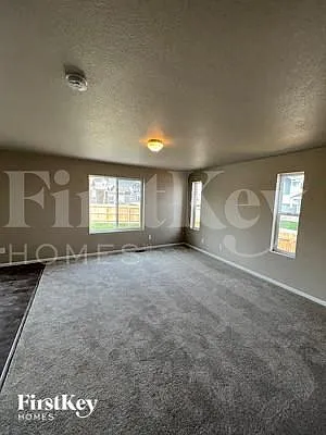 3 bed, 2.5 bath, 1383 sqft, $2,215 — Photo 2
