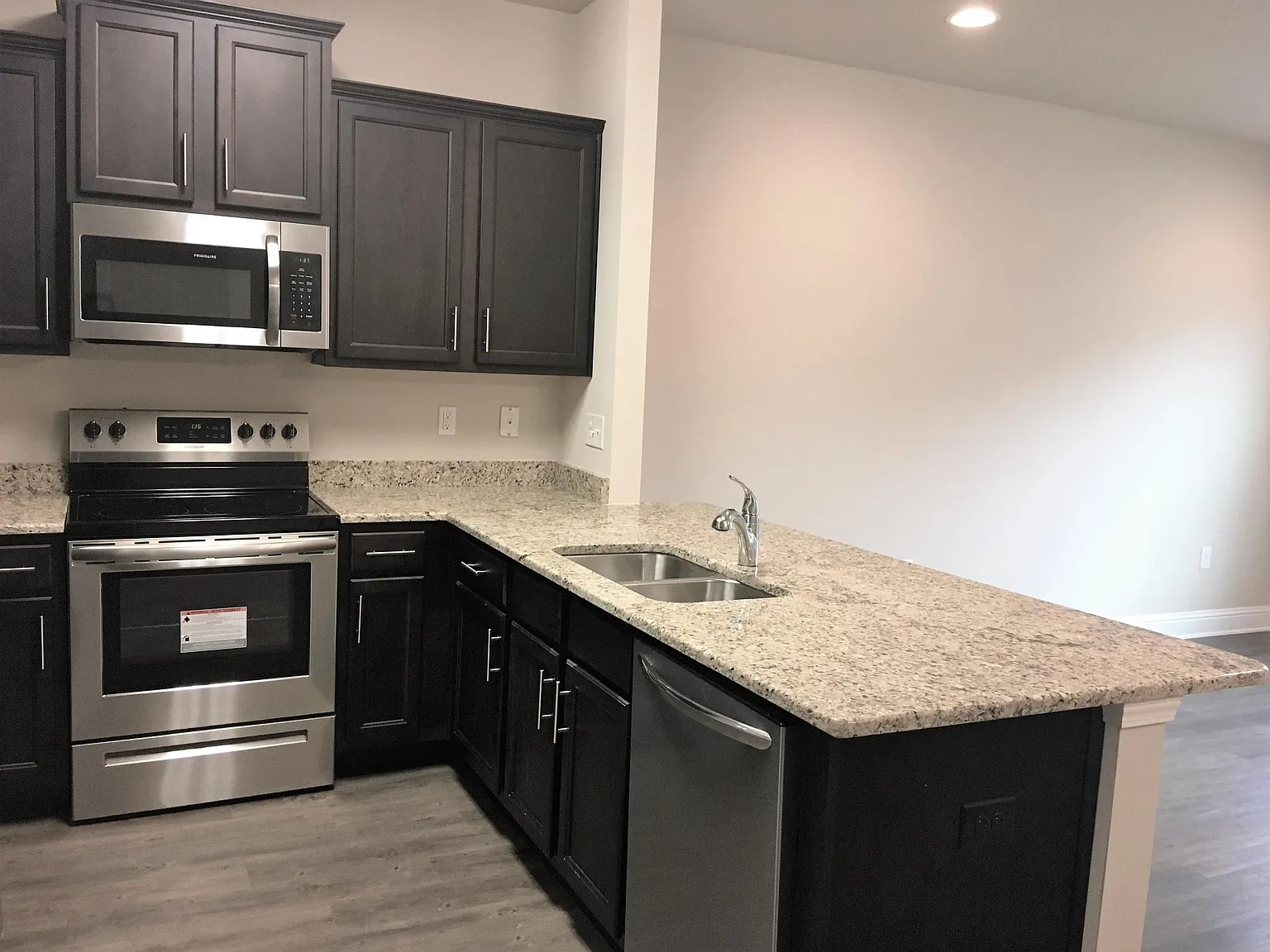 3 bed, 2.5 bath, 1551 sqft, $1,775 — Photo 3