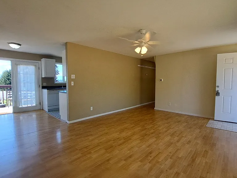 3259 Wright Ave — Photo 8
