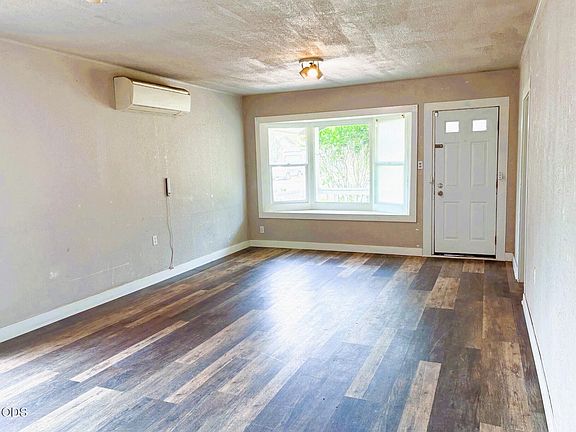 4th image of 1231 NE A St