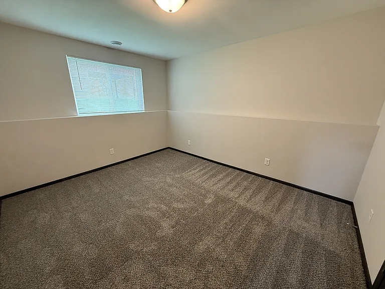 924 Waters Edge Ct — Photo 13
