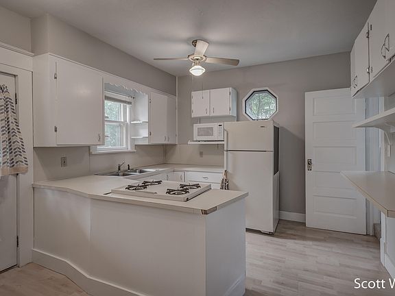 5th image of 805 Eastern Ave NE